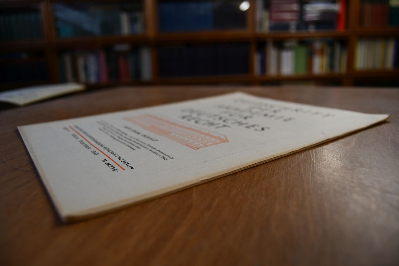 Zeitschrift der Akademie für Deutsches Recht. Einzelhefte . 10. Jahrgang, 1943. Folgende Hefte vorhanden 12, 13 Preis je Einzelheft.