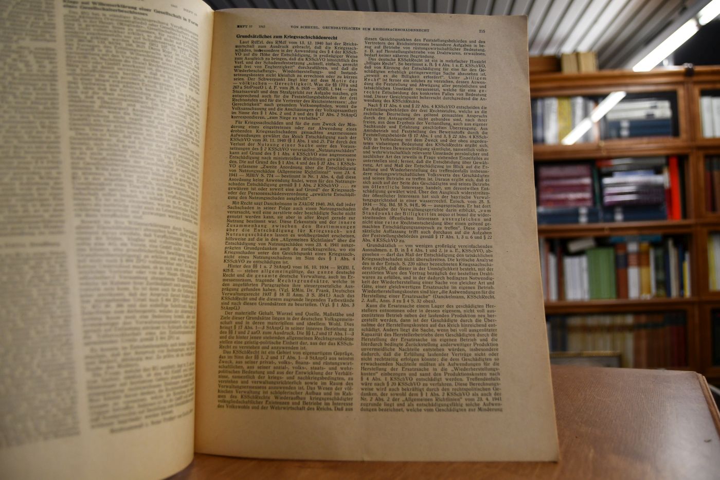 Zeitschrift der Akademie für Deutsches Recht. Einzelhefte . 10. Jahrgang, 1943. Folgende Hefte vorhanden 12, 13 Preis je Einzelheft.