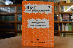 Polyhedral combinatorics and the acyclic subdig...