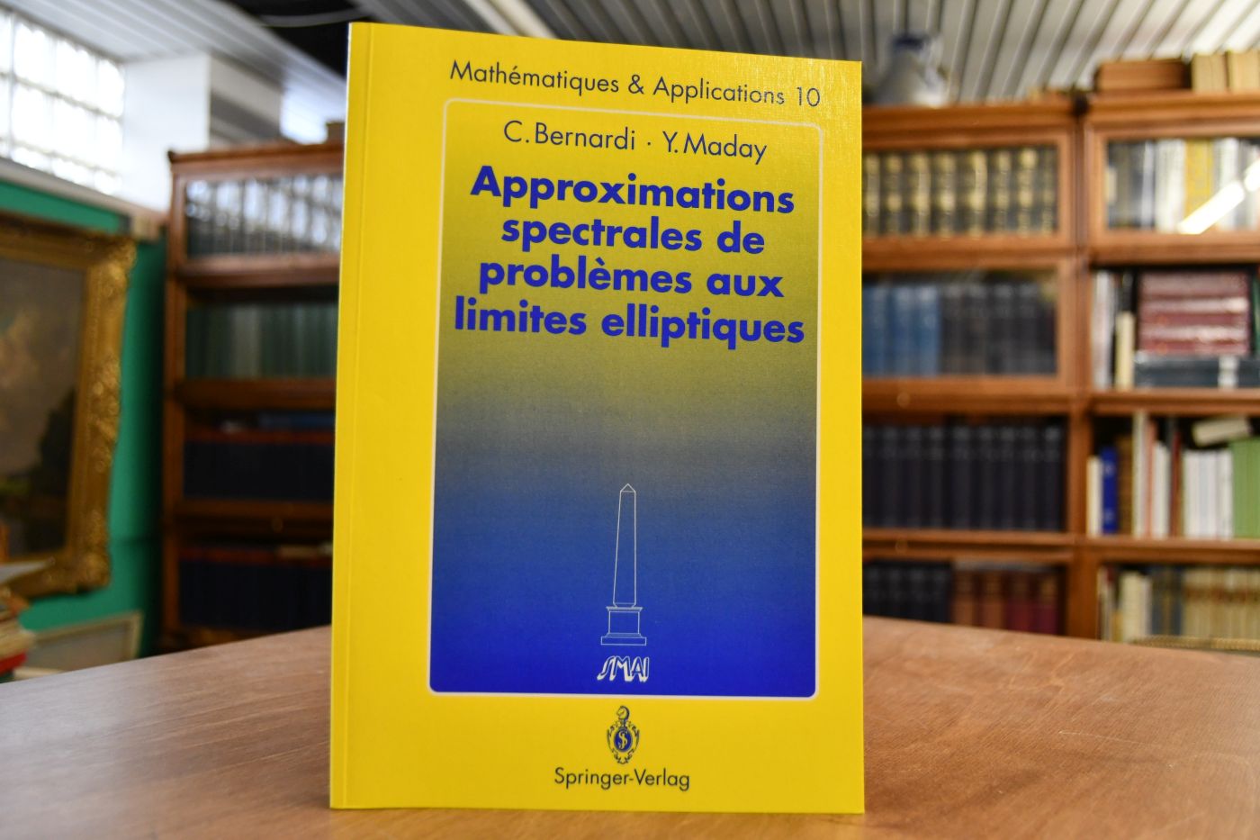 Approximations spectrales de problemes aux limites elliptiques.
