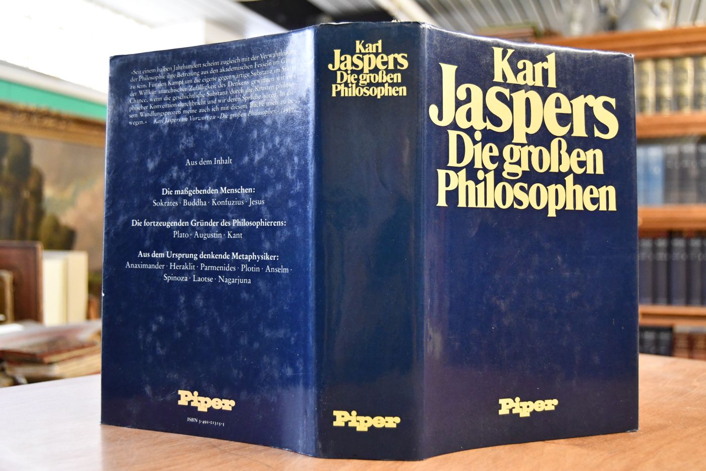 Jaspers, Karl Die grossen Philosophen Bd. 1. Die massgebenden Menschen Sokrates, Buddha, Konfuzius, Jesus ; Die fortzeugenden Gründer des Philosophierens Plato, Augustin, Kant ; Aus dem Ursprung denkende Metaphysiker Anaximander, Heraklit, Parmenides, Plotin, Anselm, Spinoza, Laotse, Nagarjuna