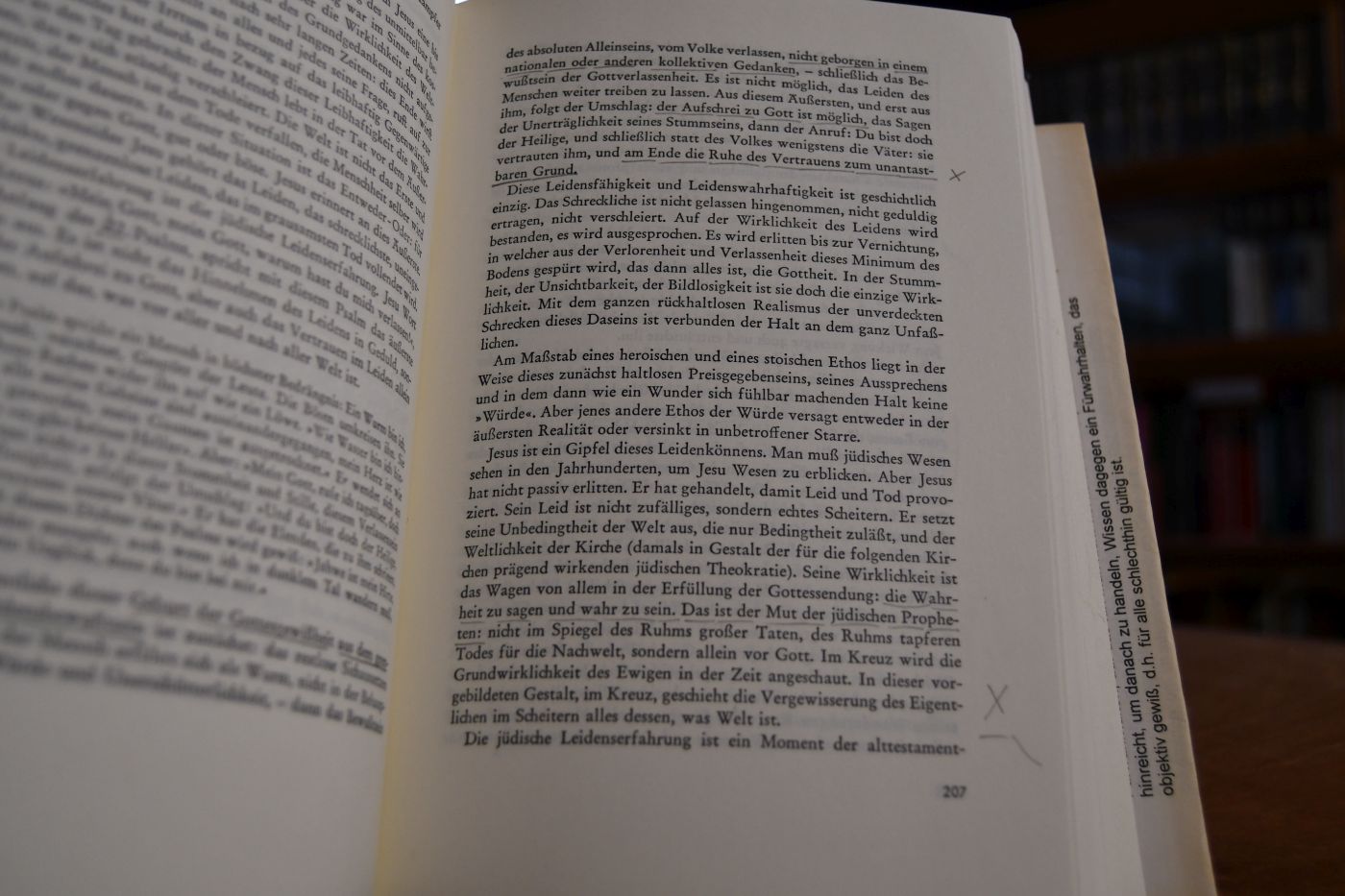 Jaspers, Karl Die grossen Philosophen Bd. 1. Die massgebenden Menschen Sokrates, Buddha, Konfuzius, Jesus ; Die fortzeugenden Gründer des Philosophierens Plato, Augustin, Kant ; Aus dem Ursprung denkende Metaphysiker Anaximander, Heraklit, Parmenides, Plotin, Anselm, Spinoza, Laotse, Nagarjuna