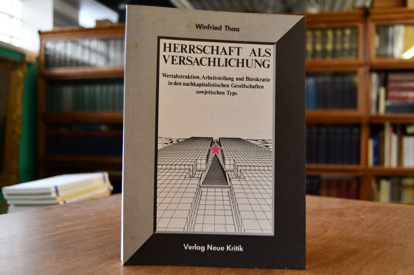 Herrschaft als Versachlichung. Wertabstraktion, Arbeitsteilung und Bürokratie in den nachkapitalistischen Gesellschaften sowjetischen Typs.