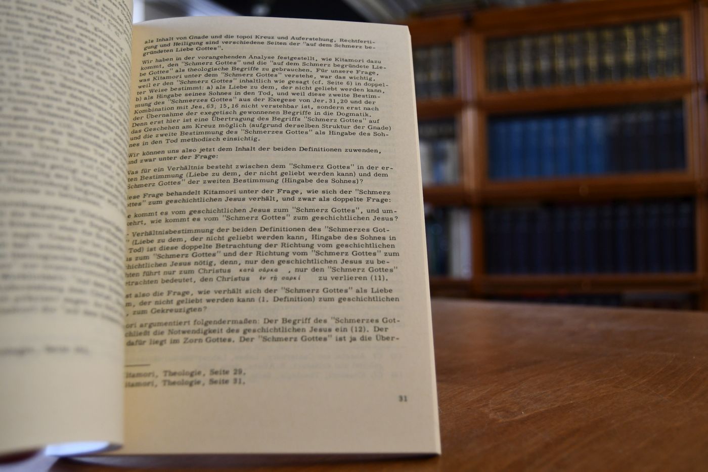 Analyse und Auseinandersetzung mit der Theologie des Schmerzes Gottes von Kazoh Kitamori.