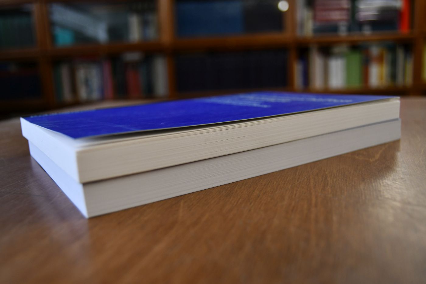 Naturwissenschaften und Theologie. Methodische Ansätze und Grundlagenwissen zum interdisziplinären Dialog.+ Wirklichkeit Phänomene, Konstruktionen, Transzendenzen. 2 Bde.