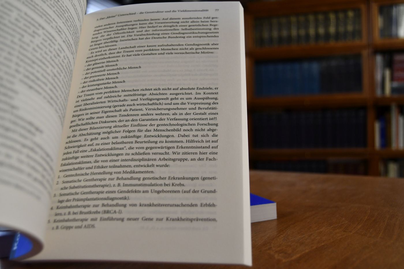 Naturwissenschaften und Theologie. Methodische Ansätze und Grundlagenwissen zum interdisziplinären Dialog.+ Wirklichkeit Phänomene, Konstruktionen, Transzendenzen. 2 Bde.
