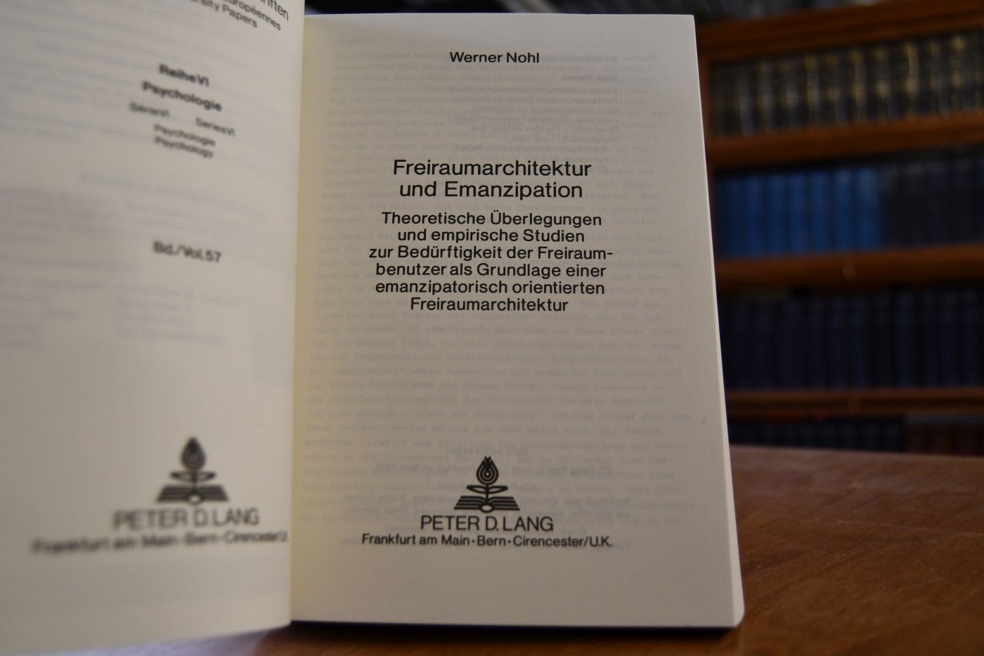 Freiraumarchitektur und Emanzipation. Theoretische Überlegungen und empirische Studien zur Bedürftigkeit der Freiraumbenutzer als Grundlage einer emanzipatorisch orientierten Freiraumarchitektur.