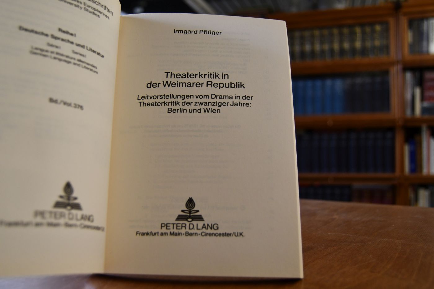Theaterkritik in der Weimarer Republik. Leitvorstellungen vom Drama in der Theaterkritik der zwanziger Jahre, Berlin und Wien.