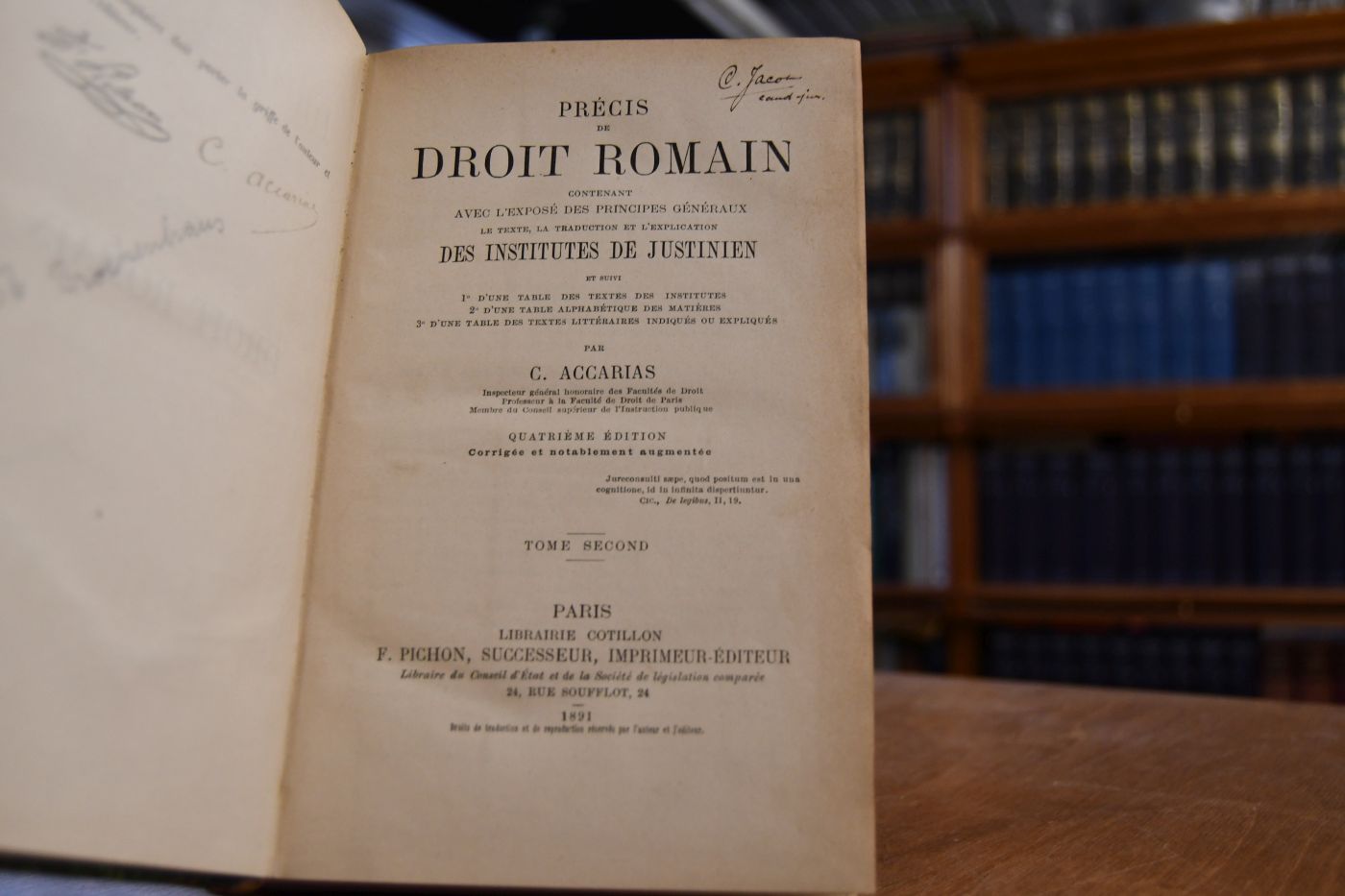 Precis de droit romain contenant avec l`expose des principes generaux. Le texte, la traduction et l`explication des Institutes de Justinien. Tome second (apart).