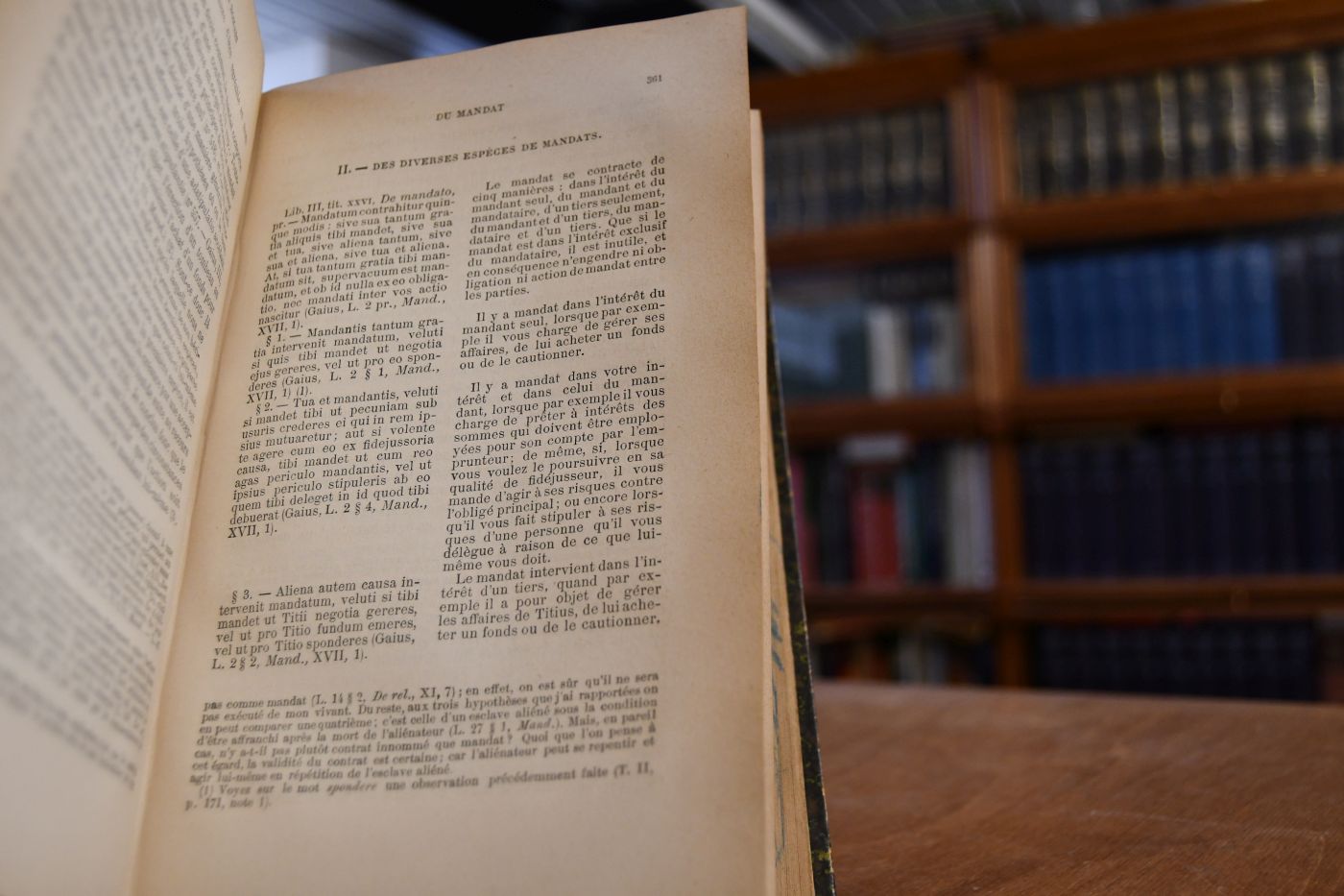 Precis de droit romain contenant avec l`expose des principes generaux. Le texte, la traduction et l`explication des Institutes de Justinien. Tome second (apart).