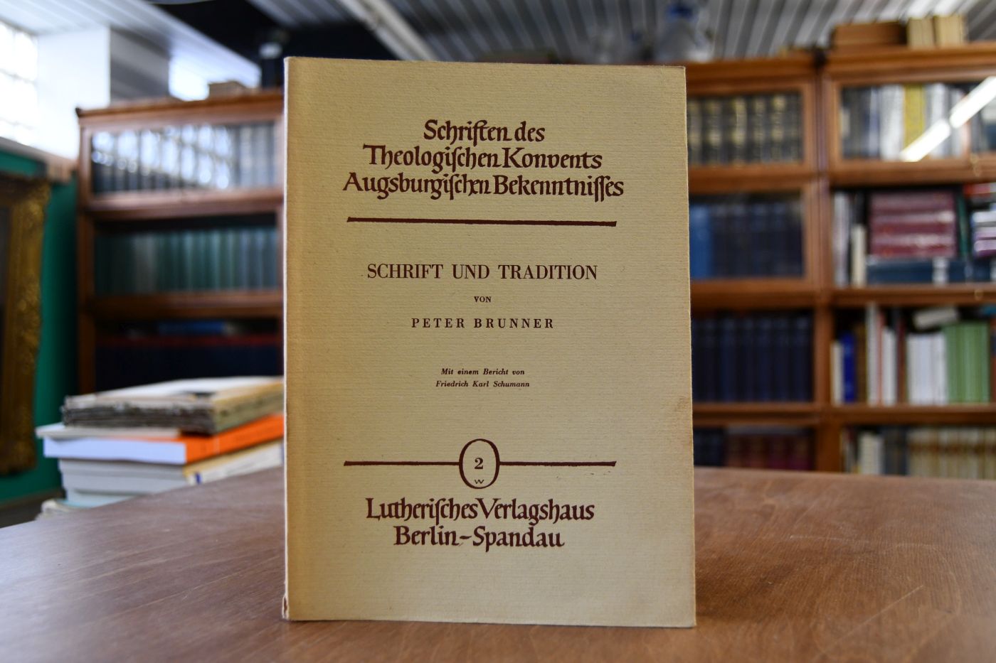 Schrift und Tradition. Mit einem Bericht von Friedrich Karl Schumann.