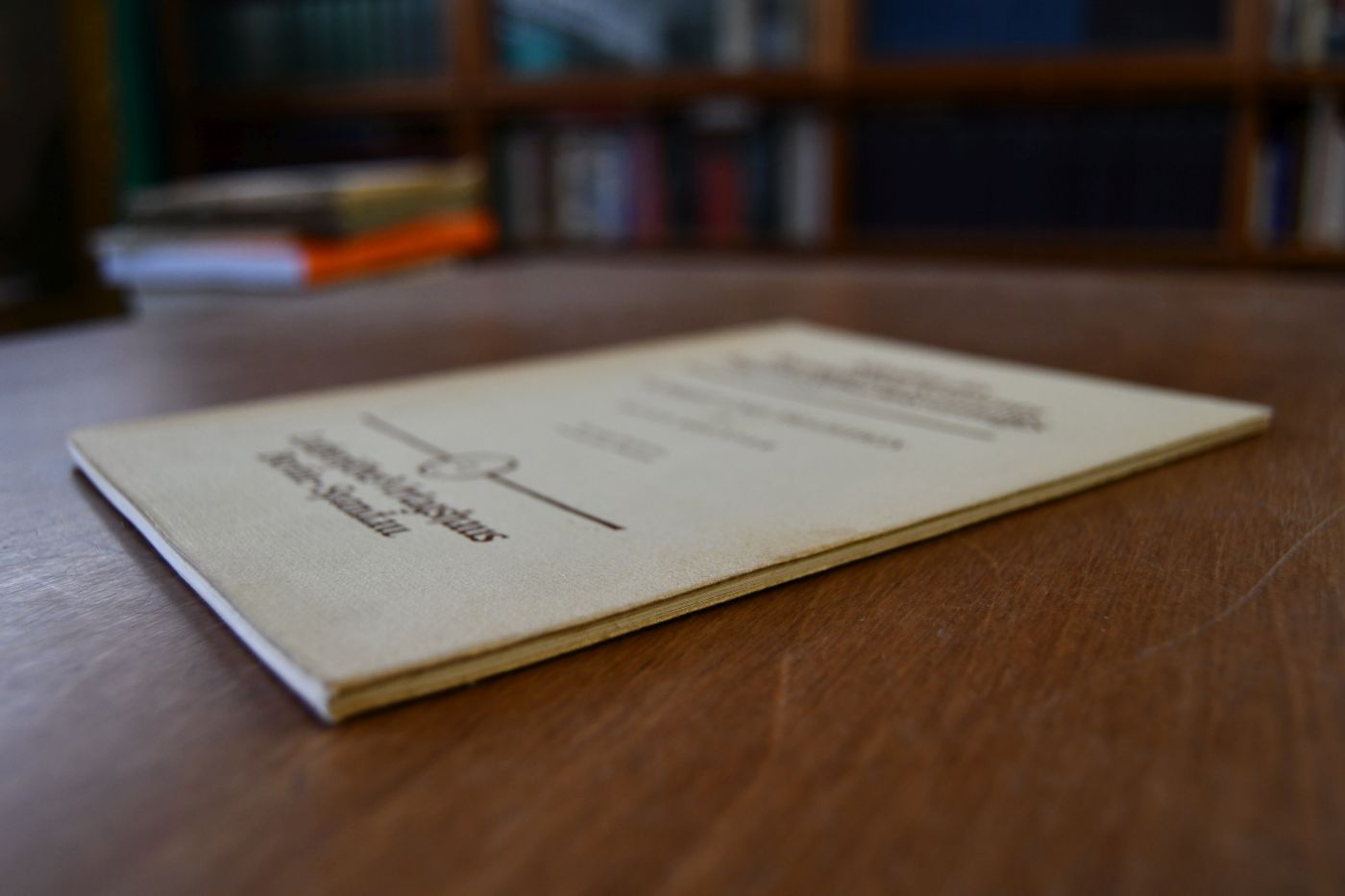 Schrift und Tradition. Mit einem Bericht von Friedrich Karl Schumann.