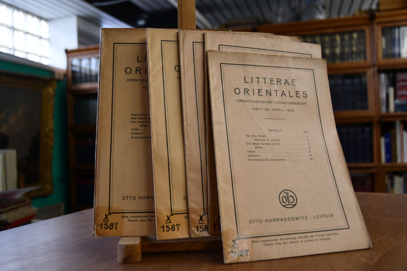 Litterae Orientalis. Orientalischer Literaturbericht. Konvolut von 7 Heften Heft 66, 67, 68, 73, 74, 76, 83.