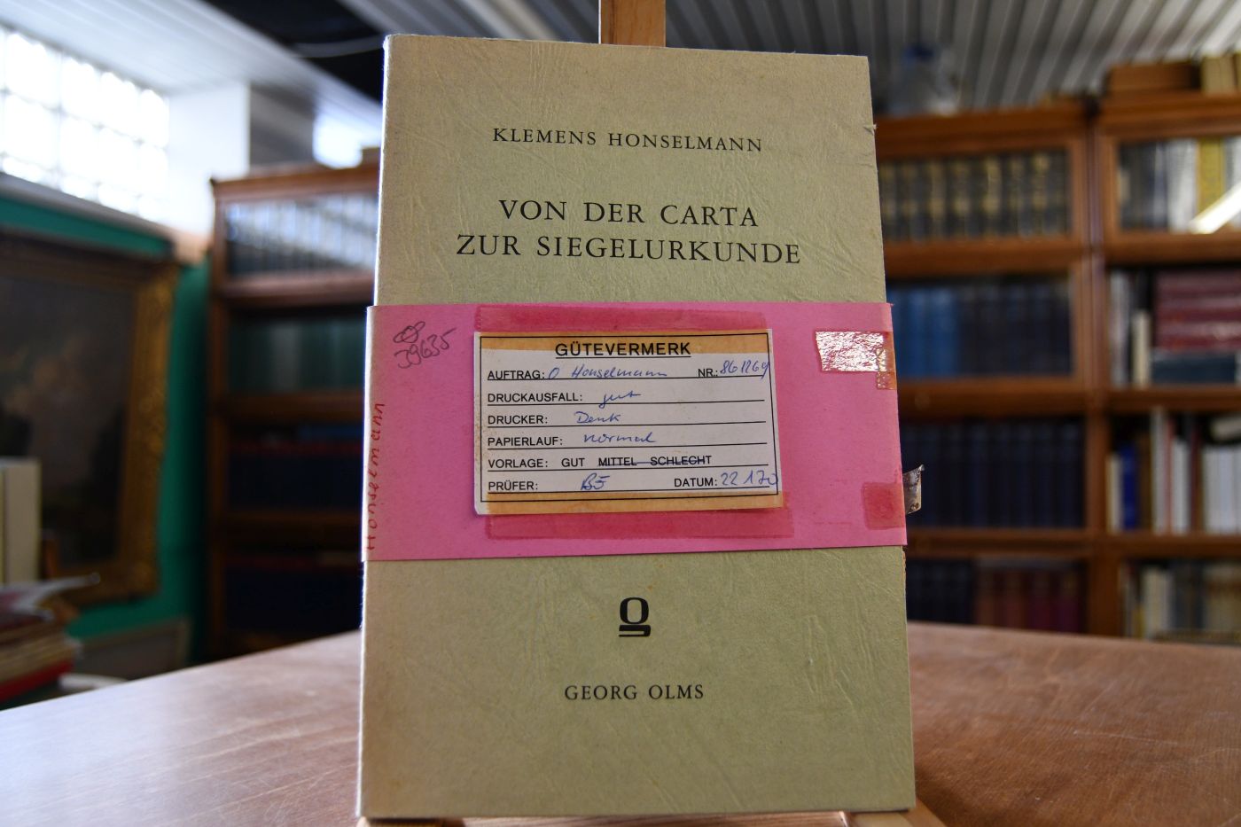 Von der Carta zur Siegelurkunde. Beiträge zum Urkundenwesen im Bistum Paderborn 862 - 1178.