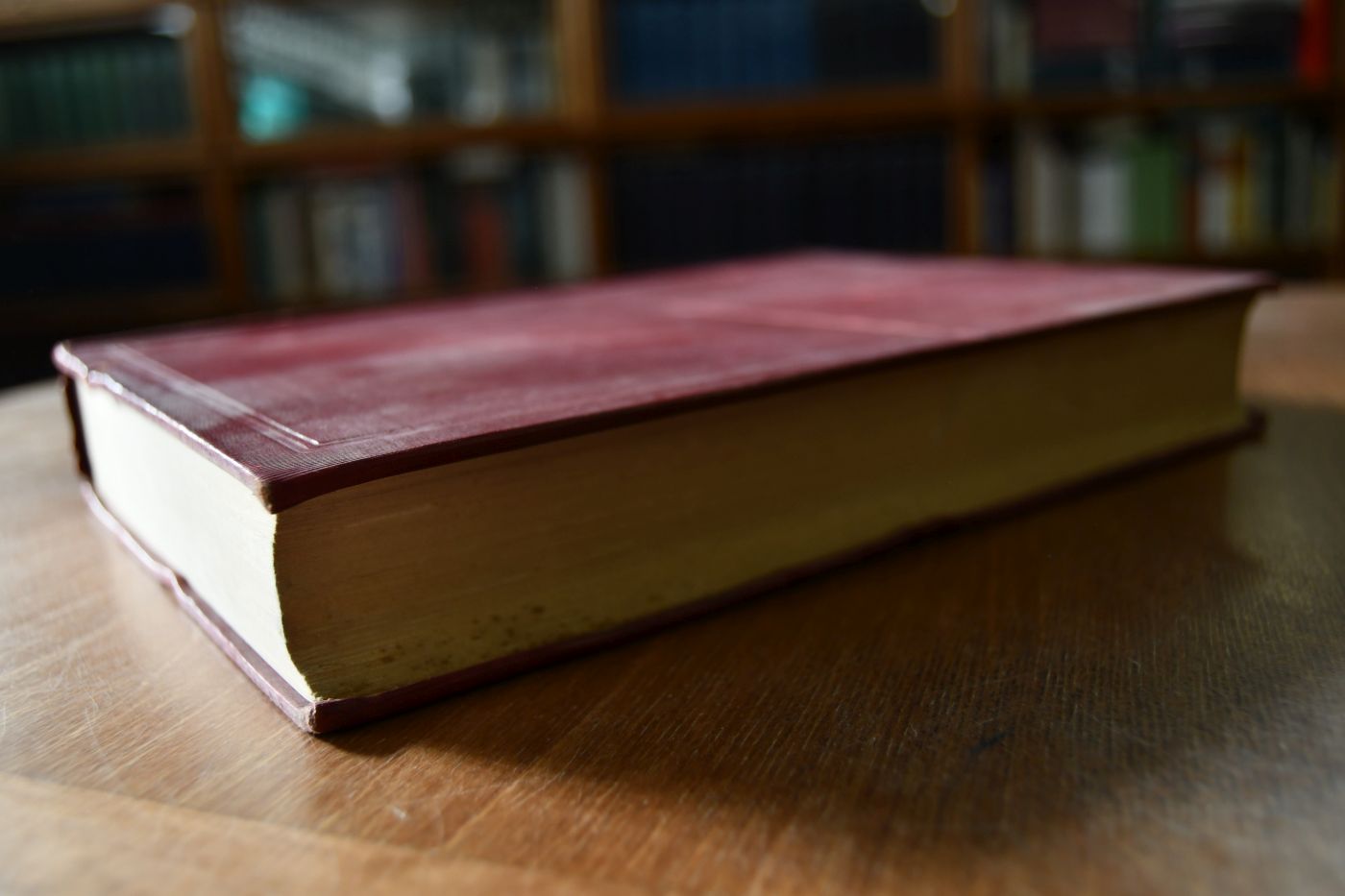 Las Convenciones y Declaraciones de La Haya de 1899 y 1907. Acompañadas de cuadros de firmas, ratificaciones y adhesiones de las diferentes potencias y textos de las reservas.