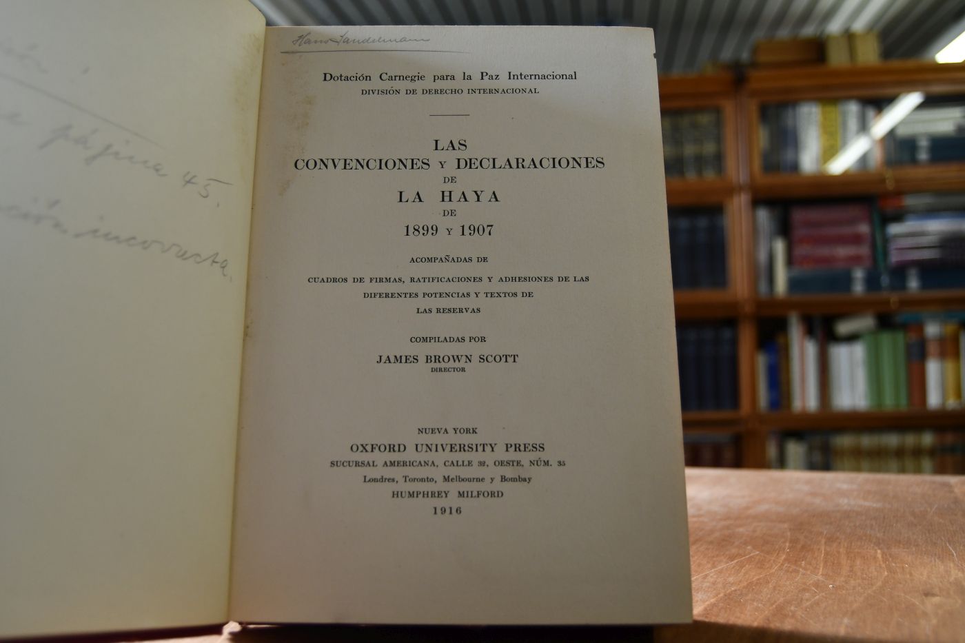 Las Convenciones y Declaraciones de La Haya de 1899 y 1907. Acompañadas de cuadros de firmas, ratificaciones y adhesiones de las diferentes potencias y textos de las reservas.