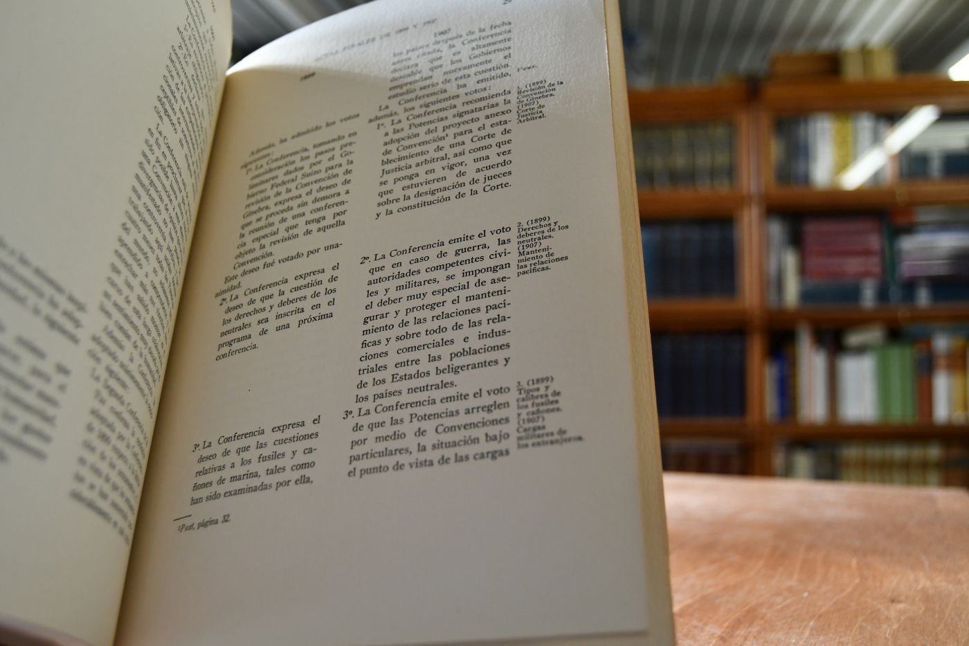Las Convenciones y Declaraciones de La Haya de 1899 y 1907. Acompañadas de cuadros de firmas, ratificaciones y adhesiones de las diferentes potencias y textos de las reservas.