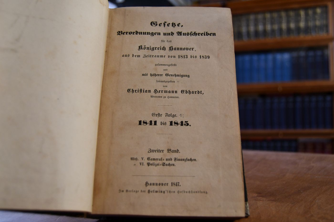 Gesetze, Verordnungen und Ausschreibungen für das Königreich Hannover aus dem Zeitraume von 1813 bis 1839 . Zweiter Band Abth. V Cameral- und Finanzsachen; Abth. VI Polizei-Sachen.