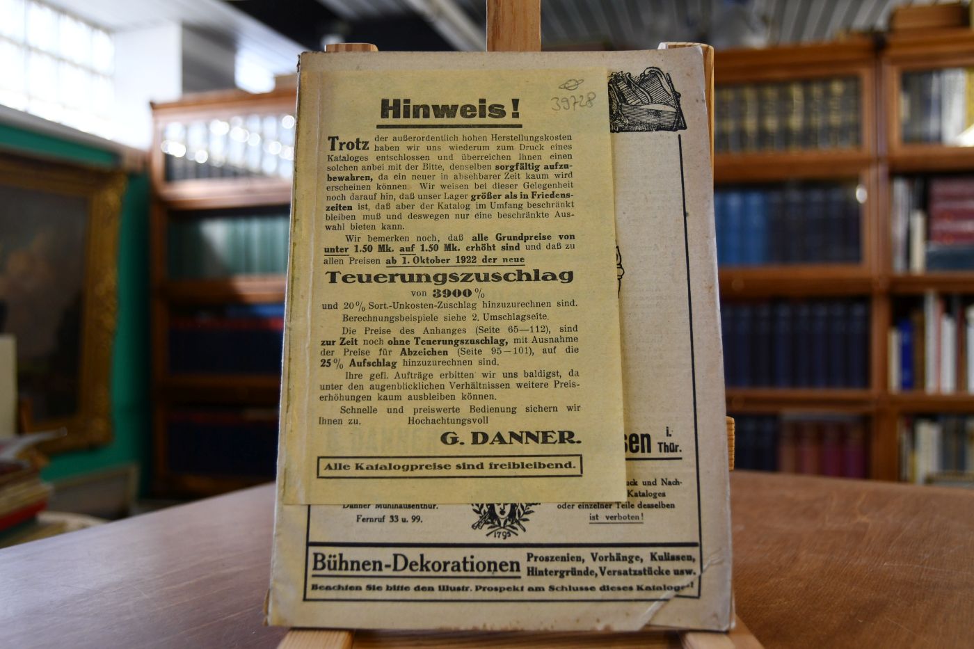 Danner`s Theater-Ratgeber. Ein reichhaltiges Verzeichnis von Aufführungen aller Art bei Festlichkeiten im geselligen Verein und in der Familie. Anhang Ball- u. Kotillon-Artikel, Vereins- und Theater-Requisiten, Festdekorationen usw.