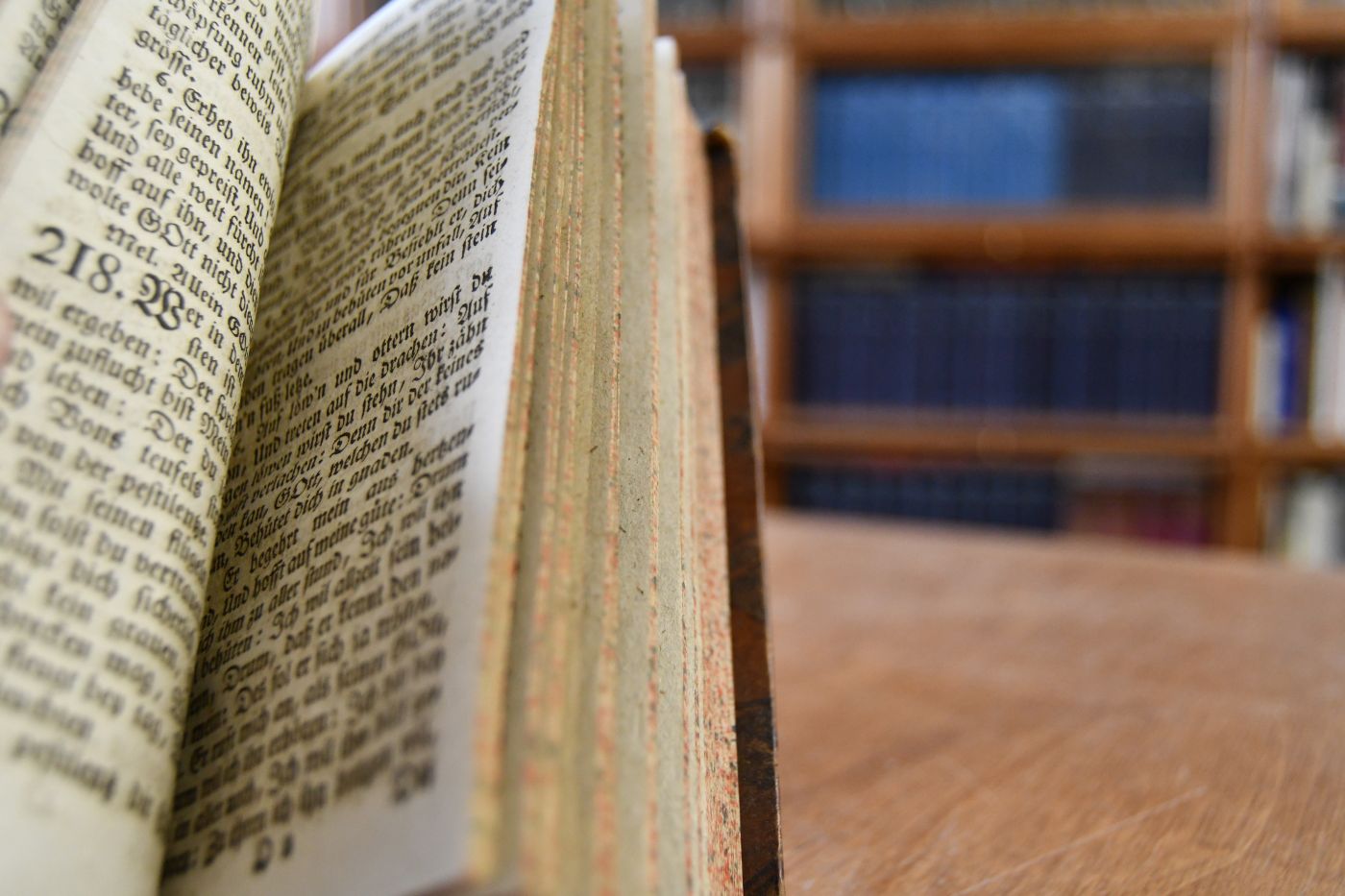 Neu eingerichtetes Derenburgisches Gesang-Buch worinnen 444. so wol Alte als Neue geistreiche und erbauliche Gesänge, nebst einem Gebet-Buche zu finden sind zum Trost der Gläubigen, und Erweckung der Schwachen, also zusammen getragen.
