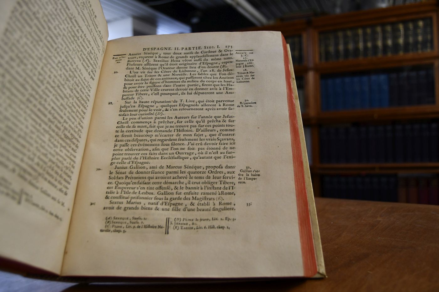 Histoire générale d`Espagne, traduite de l`espagnol de Jean de Ferreras. Enrichie de Notes historiques & critiques, de Vignettes en taille-douce, & de Cartes Géographiques. Par M. d`Hermilly. Tome I - X.
