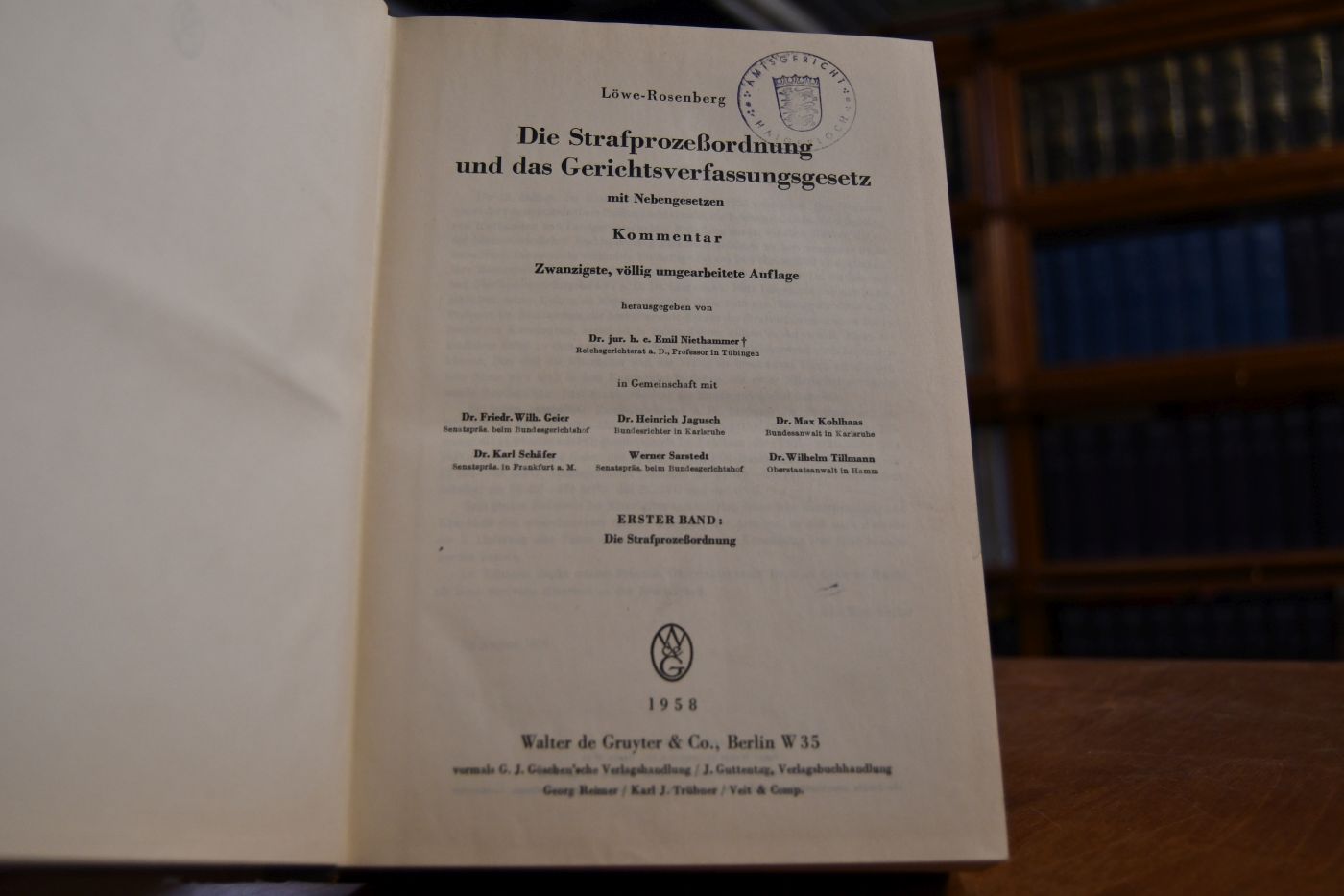 Die Strafprozeßordnung und das Gerichtsverfassungsgesetz mit Nebengesetzen. Kommentar. 2 Bde.