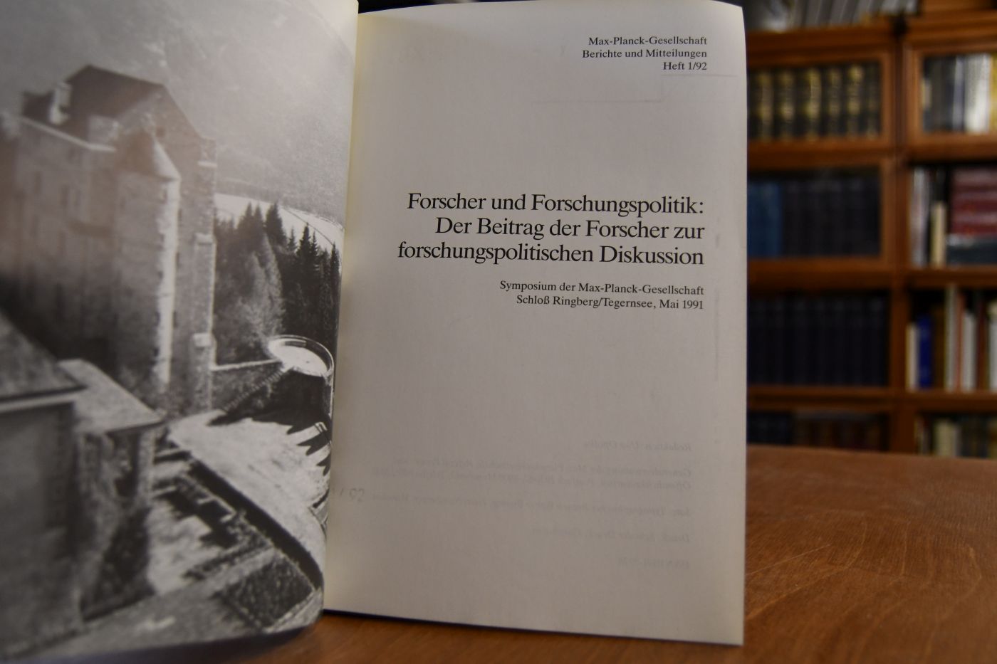Forscher und Forschungspolitik Der Beitrag der Forscher zur forschungspolitischen Diskussion. Symposium der Max-Planck-Gesellschaft Schloß Ringberg/Tegernsee, Mai 1991.