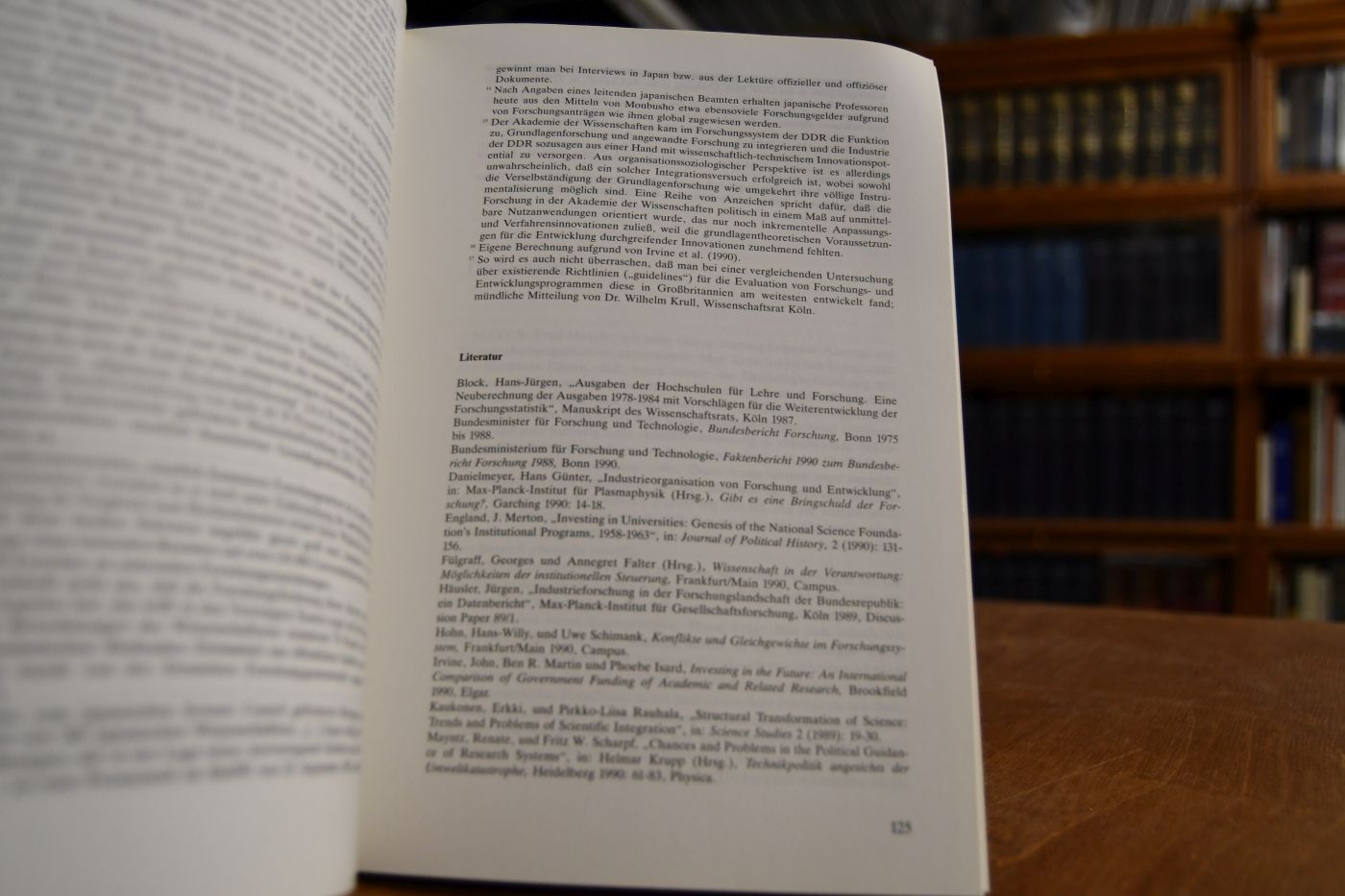 Forscher und Forschungspolitik Der Beitrag der Forscher zur forschungspolitischen Diskussion. Symposium der Max-Planck-Gesellschaft Schloß Ringberg/Tegernsee, Mai 1991.