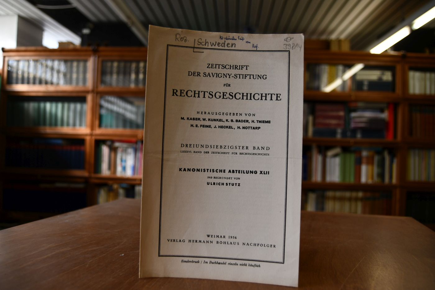 Buchbesprechung Per-Olov Ahren, Kyrkomöte och synodalförfattning; en studie i svensk kyrkförfattningsdebatt 1827-1867).