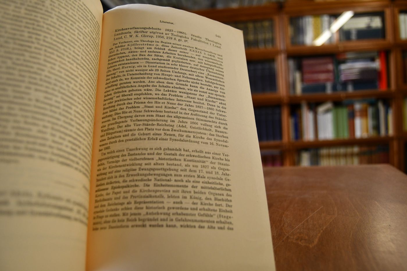 Buchbesprechung Per-Olov Ahren, Kyrkomöte och synodalförfattning; en studie i svensk kyrkförfattningsdebatt 1827-1867).