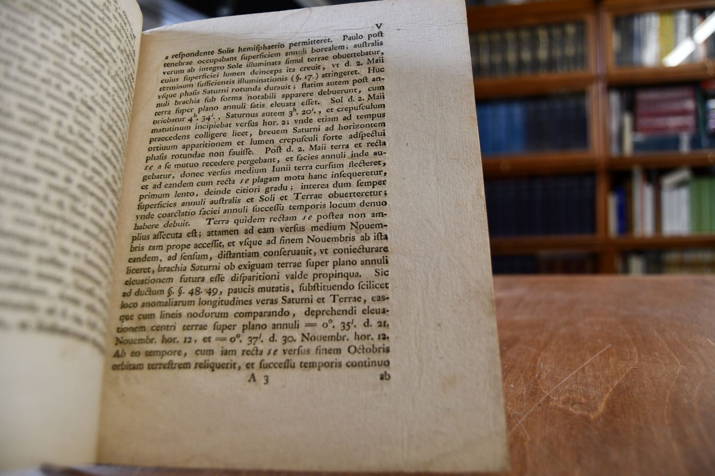 De Phasi Rotunda Saturni quae an. MDCCLX. rediit. Observationes et conclusiones profert et ad Solemnia magistrorum philosophiae et bonarum artium D. XXV. Februar. a MDCCLXII. creandorum decenter invitat Pro Decanus Godofredus Heinsius.