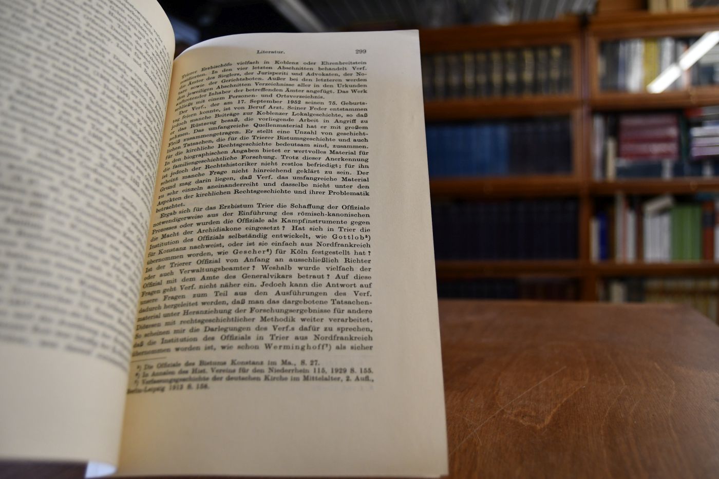 Buchbesprechung Fritz Michel, Zur Geschichte der geistlichen Gerichtsbarkeit und Verwaltung der Trierer Erzbischöfe im Mittelalter.