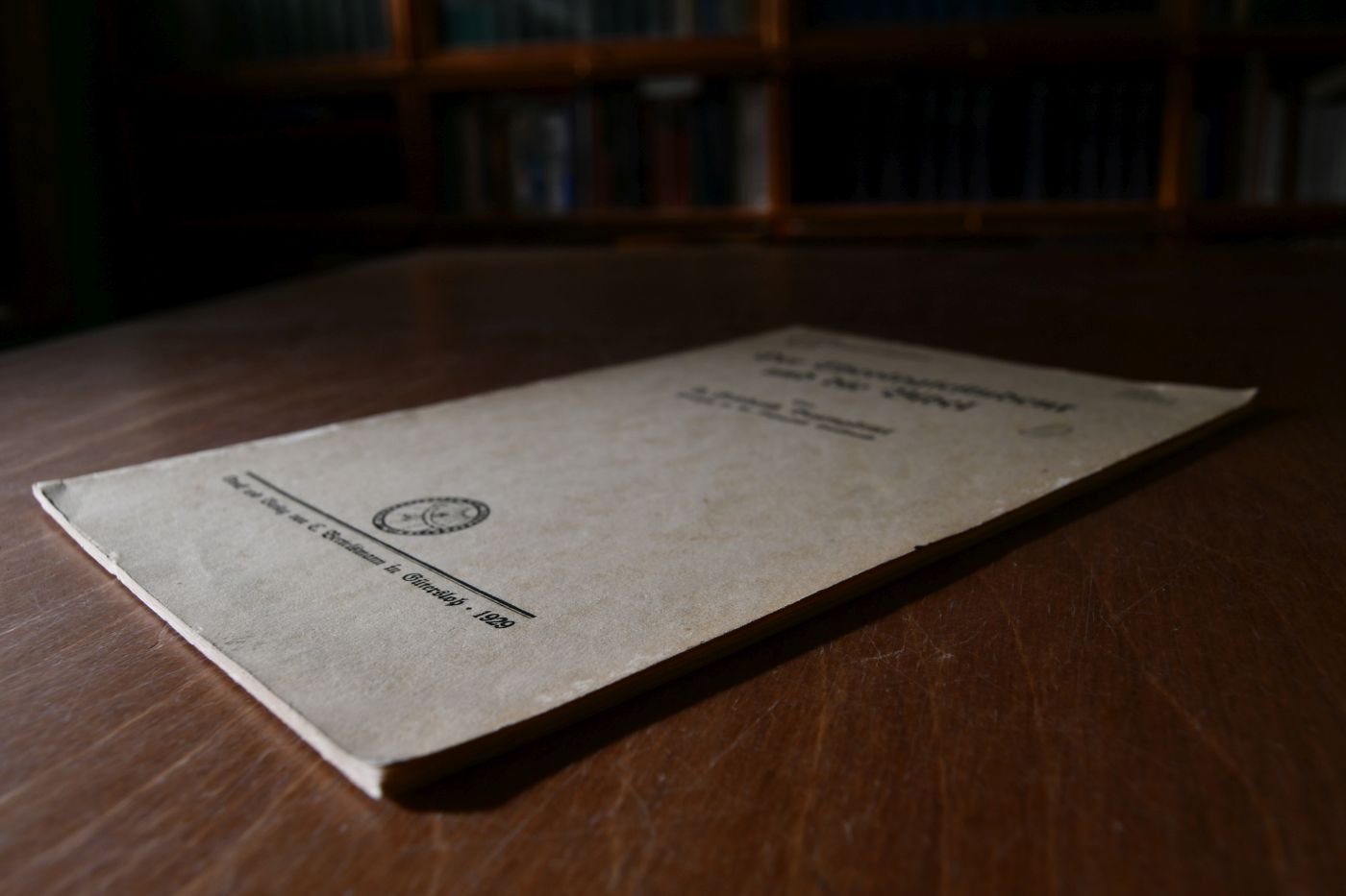 Der Theologiestudent und die Bibel.