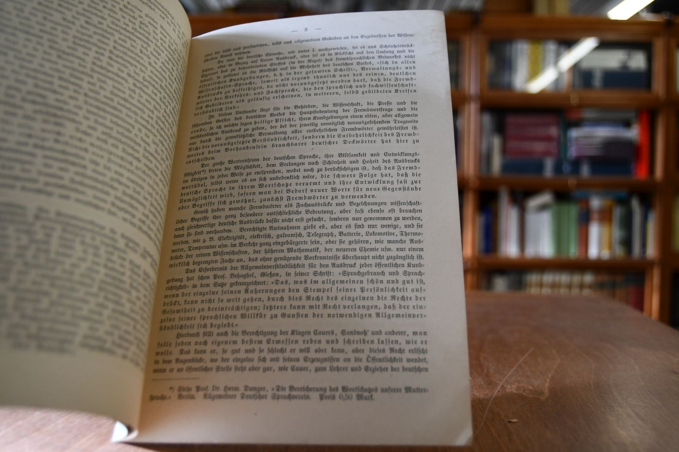 Das Fremdwortübel. Würdigung zweier, im Januarheft der Preußischen Jahrbücher erschienenen Abhandlungen von Franz Sandvoß und Dr. Paul Cauer über die Bestrebungen des Allgemeinen Deutschen Sprachvereins und seiner Anhänger.
