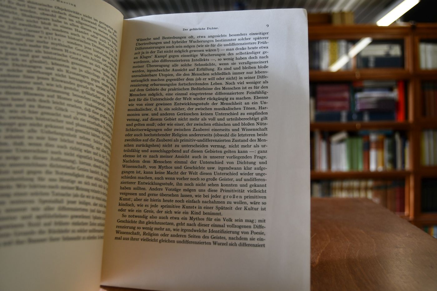 "Der gefährliche Dichter". Betrachtungen über die Grenzen zwischen Geschichte und Poesie.