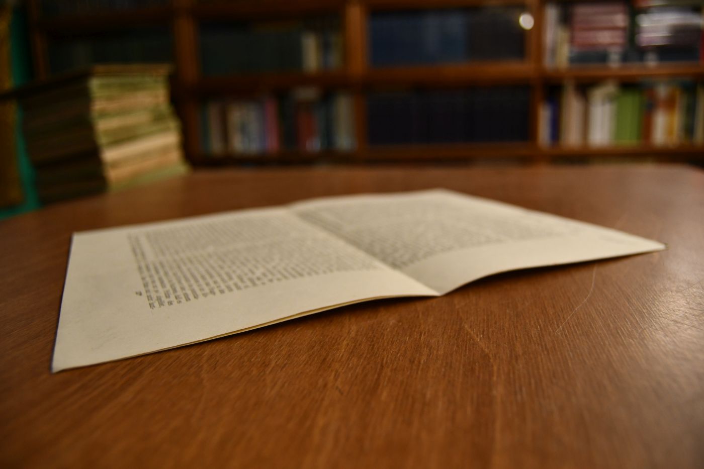 Buchbesprechung Hans Kuhn, Das Füllwort of-um im Altnorwegischen.