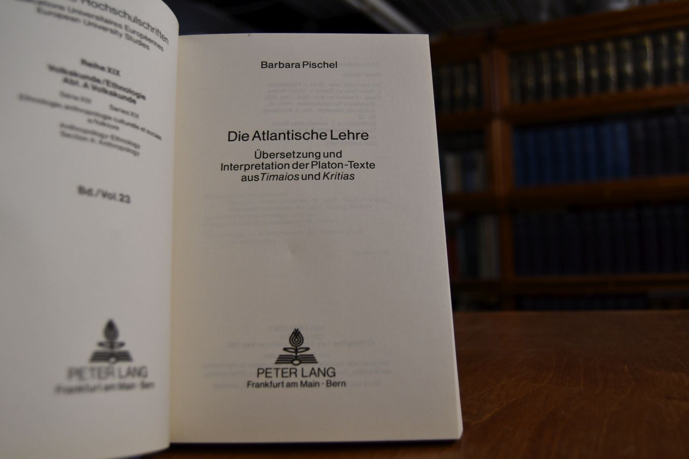 Die Atlantische Lehre. Übersetzung und Interpretation der Platon-Texte aus Timaios und Kritias.