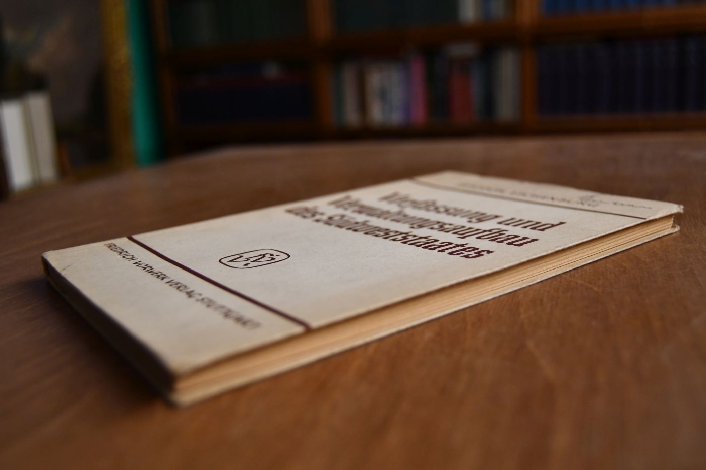 Verfassung und Verwaltungsaufbau des Südweststaates.