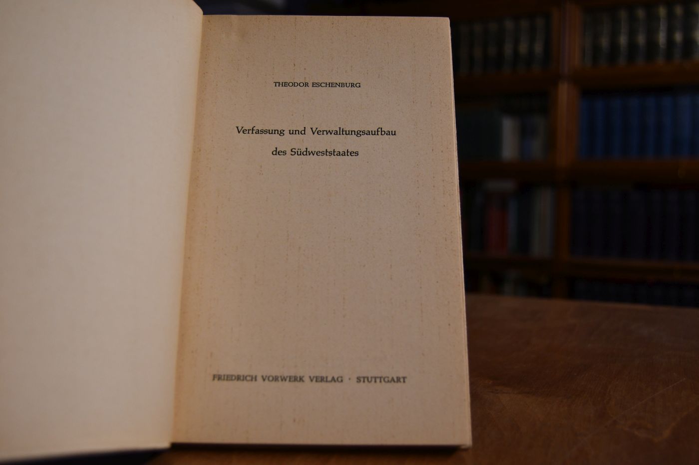 Verfassung und Verwaltungsaufbau des Südweststaates.