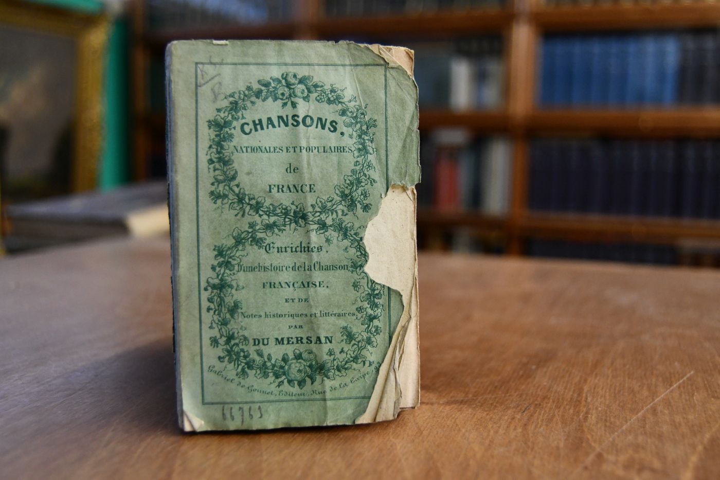 Chansons nationales et populaires de Francen precedees d`une histoire de la chanson francaise, et accompagnees du noticeshistoriques et litteraires par Du Mersan
