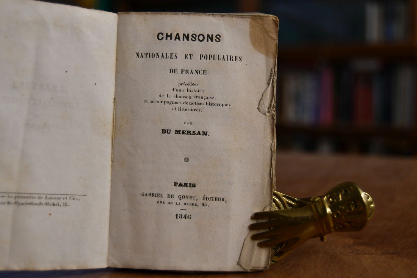 Chansons nationales et populaires de Francen precedees d`une histoire de la chanson francaise, et accompagnees du noticeshistoriques et litteraires par Du Mersan