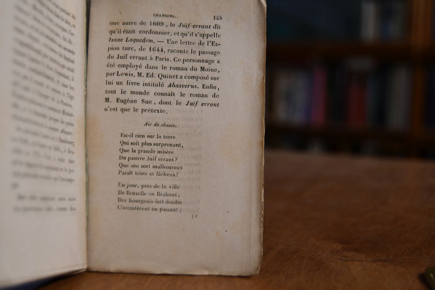 Chansons nationales et populaires de Francen precedees d`une histoire de la chanson francaise, et accompagnees du noticeshistoriques et litteraires par Du Mersan