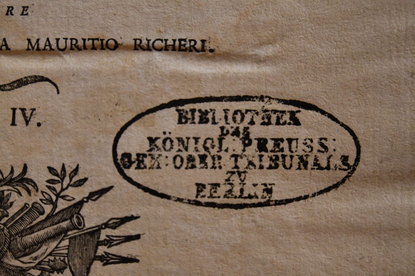Institutiones universae civilis, et criminales Jurisprudentiae ad jus romanum, et fori usum exactae, qubius accedit tractatus de feudis es legibus, seu usibus feudorum et municioalibus. Tom IV (von VI) apart.