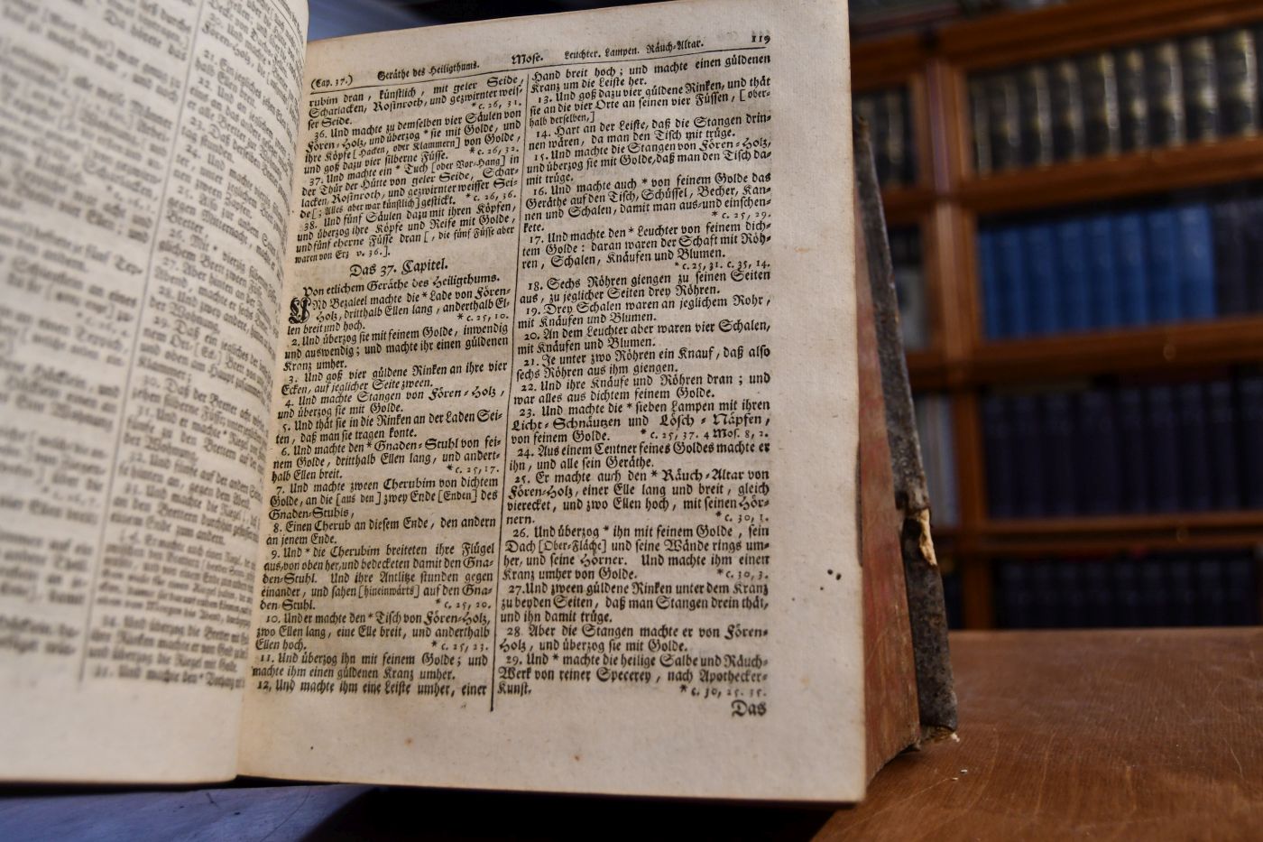 Biblia, Das ist Die ganze Heilige Schrift Alten und Neuen Testaments, Nach der Teutschen Übersetzung Herrn D. Martin Luthers, Insonderheit denen zum Dienst, welche mit weitläuftigen Auslegungen nicht versehen sind, mit zulänglichen Anmerkungen und Erklärungen, auch Vergleichungen der, einander entgegen zu seyn scheinenden Stellen, durchgehends nach dem Grund-Text erläutert, und nebst verschiedenen erbaulichen Zusätzen herausgegeben von Gustav Georg Zeltner, mit einer Vorrede Johann Jacob Pfitzers.