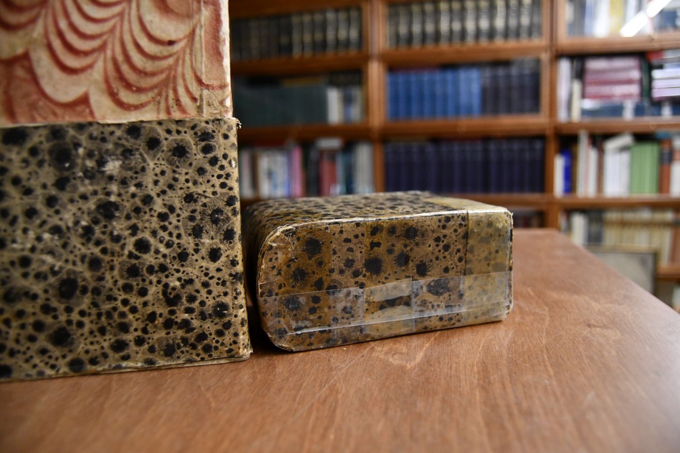 Die Bibel oder ganze heilige Schrift alten und neuen Testaments nach der Uebersetzung Martin Luthers samt dessen Vorrede über die Epistel an die Römer wie auch achzig neue Vorreden über alle und jede biblische Bücher und einer Anleitung zum heilsamen Gebrauch des Wortes Gottes.