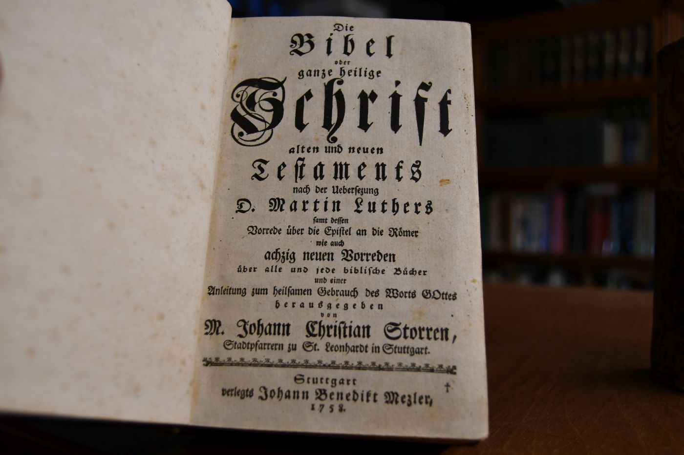 Die Bibel oder ganze heilige Schrift alten und neuen Testaments nach der Uebersetzung Martin Luthers samt dessen Vorrede über die Epistel an die Römer wie auch achzig neue Vorreden über alle und jede biblische Bücher und einer Anleitung zum heilsamen Gebrauch des Wortes Gottes.