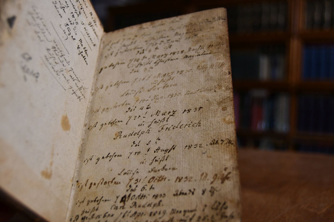 Tägliches Hand-Buch in guten und bösen Tagen. Das ist Aufmunterung, Gebete und Gesänge 1. Für Gesunde, 2. Für Betrübte, 3. Für Krancke, 4. Für Sterbende, wie auch Sprüche, Seuffzer und Gebete, denen Sterbenden vorzusprechen, Nebst Fest-Andachten, zur Ehre Gottes und Erbauung der Christlichen Gemeinde herausgegeben, Mit Kriegs-Theurungs- Pest- Friedens- und Wetter-Gebetern, ingleichem einem Anhang von schönen und geistreichen Gebetern und Seufzern vor schwangere und gebährende Frawen auf allerhand Umbstände und Vorfälle, wie durch Kupfern vermehret.