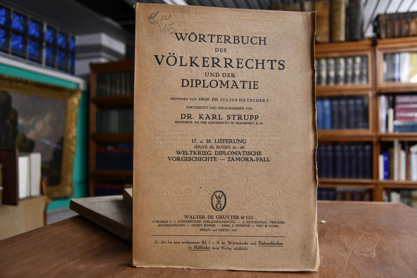 Wörterbuch des Völkerrechts und der Diplomatie. 17. bis 23. Lieferung (Band III Bogen 25-83). 3 Bde. Weltkrieg, Diplomatische Vorgeschichte - Weltgerichtshof, Sachverzeichnis und Mitarbeiterregister).