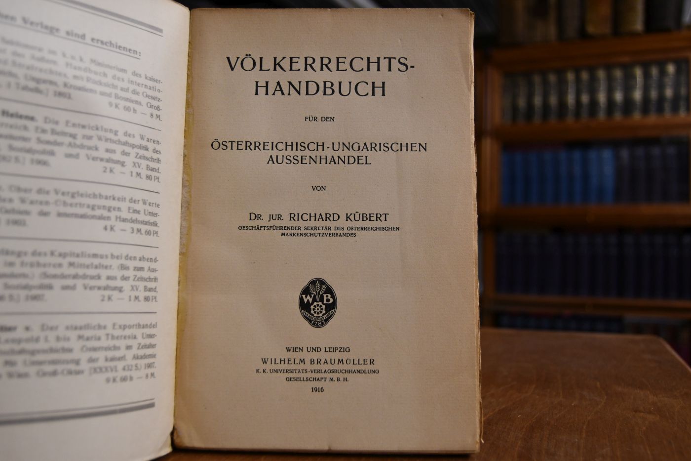 Völkerrechtshandbuch für den österreichisch-ungarischen Aussenhandel.