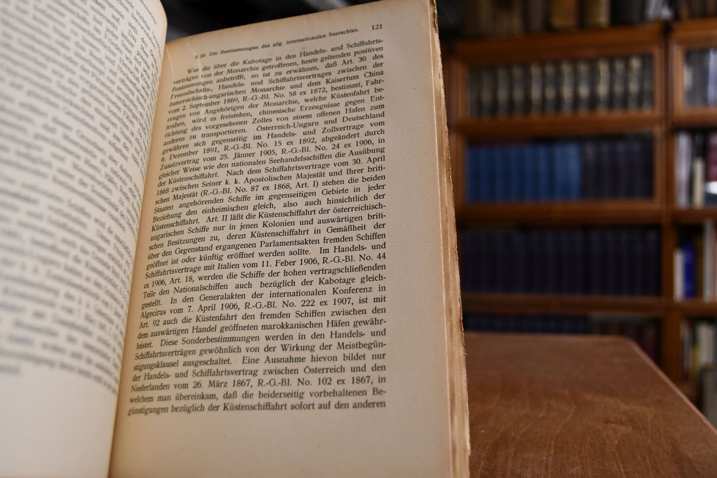 Völkerrechtshandbuch für den österreichisch-ungarischen Aussenhandel.